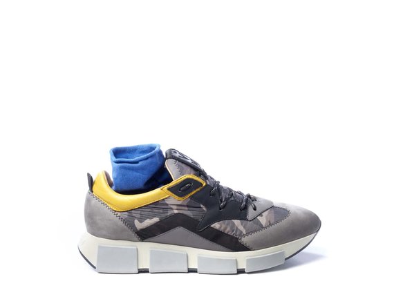 Men's running trainers in grey split leather/clay-brown camouflage fabric