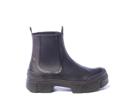 Men’s black calfskin Beatle boots