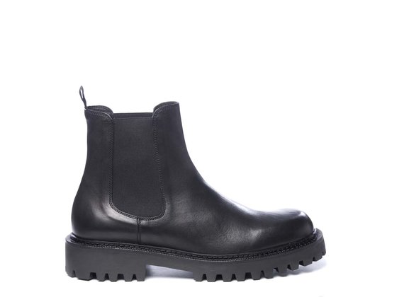Men’s black calfskin Beatle boots