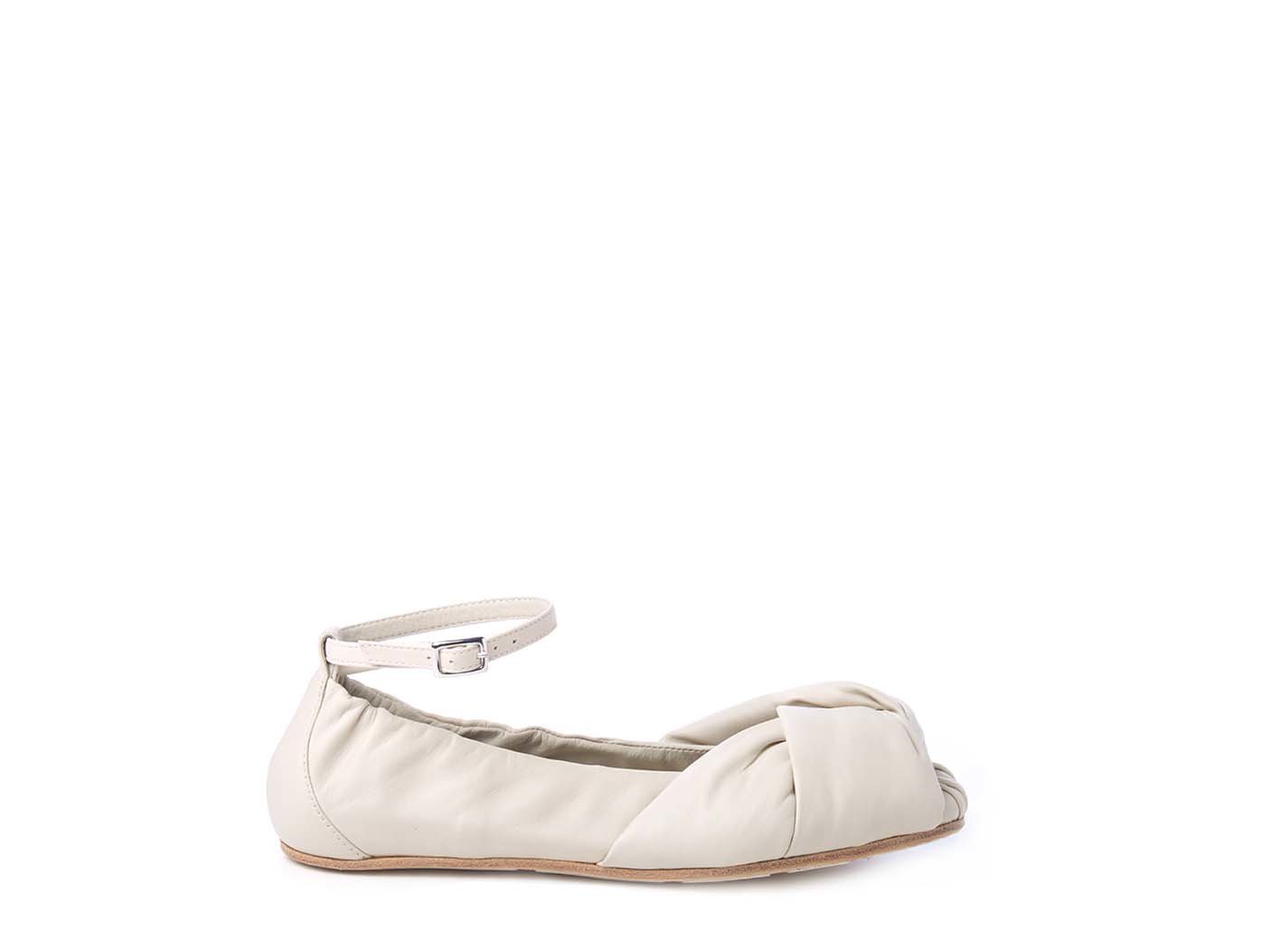 Ballerina flats in soft leather with string