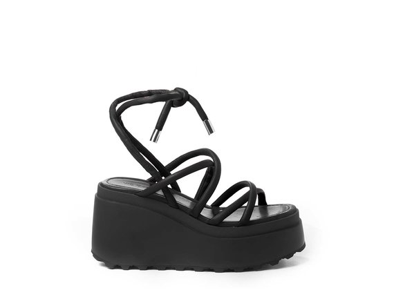 Wedge sandals with thin black strips - Black