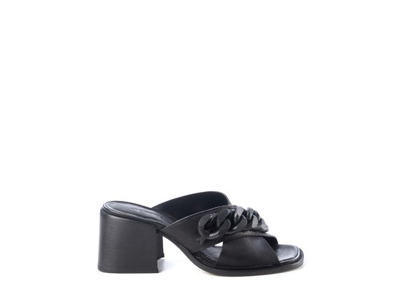 Sandals with black chain - Black