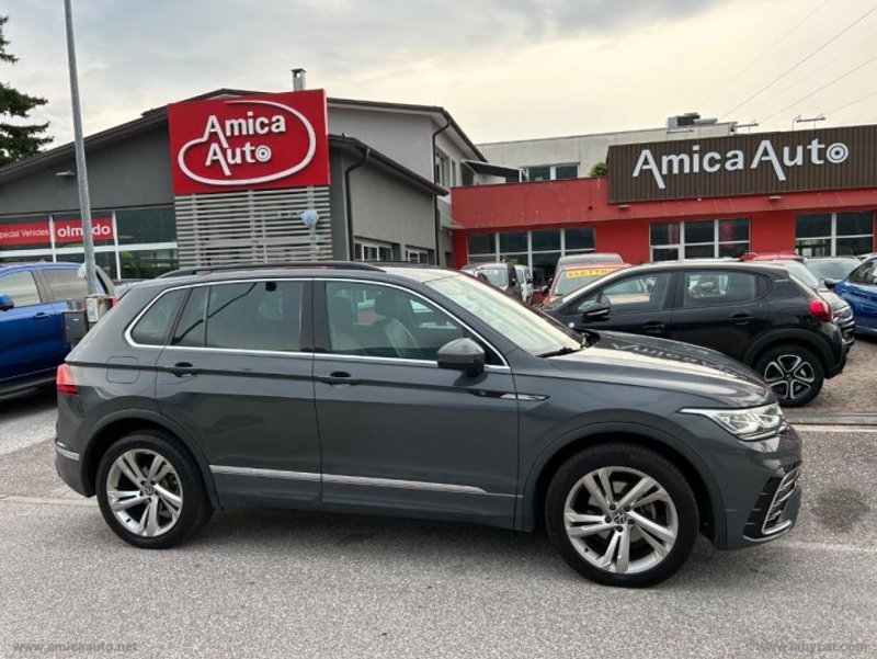 VOLKSWAGEN Tiguan