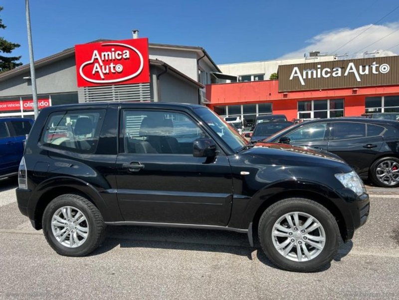 MITSUBISHI Pajero