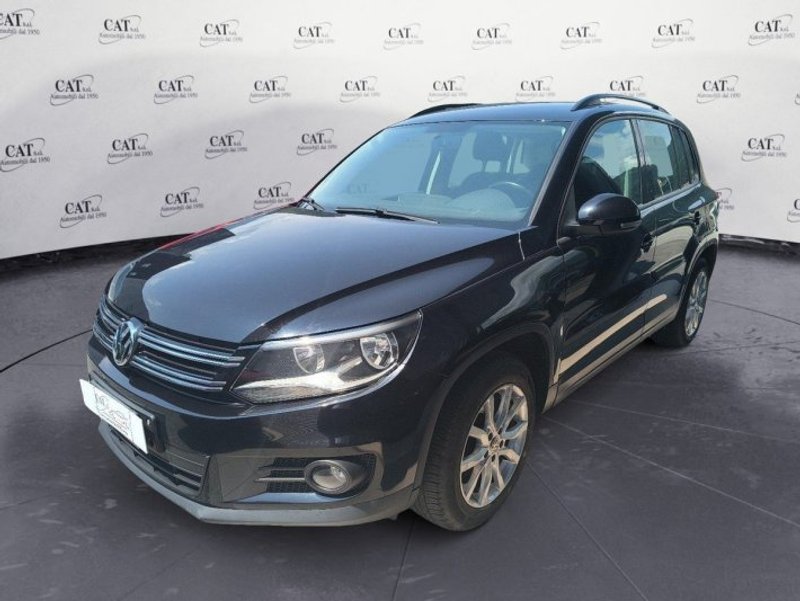 VOLKSWAGEN Tiguan