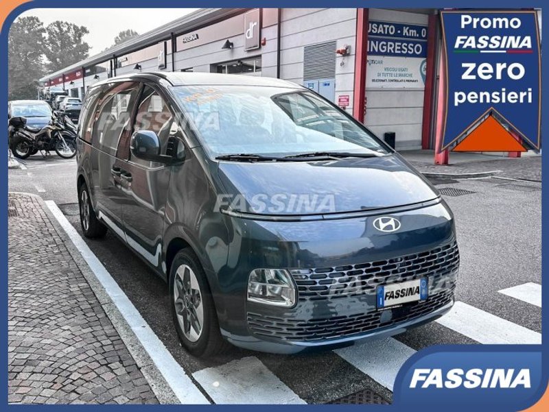 HYUNDAI Staria