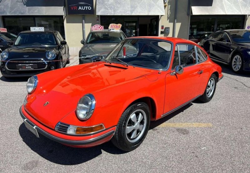 PORSCHE 911