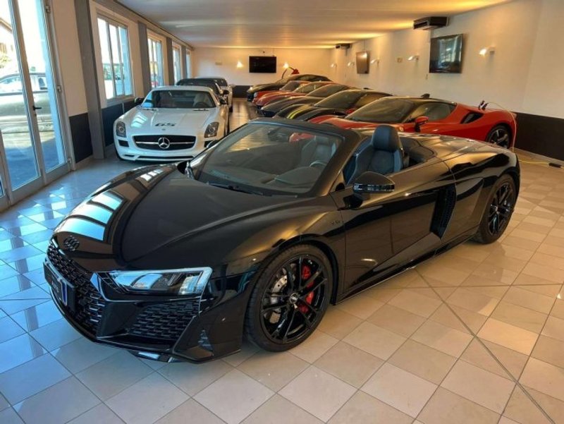 AUDI R8