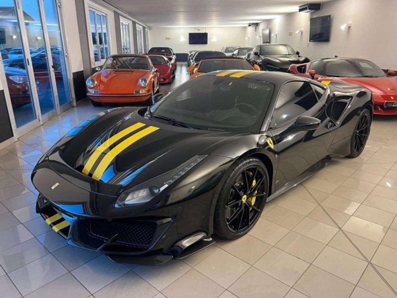 FERRARI 488