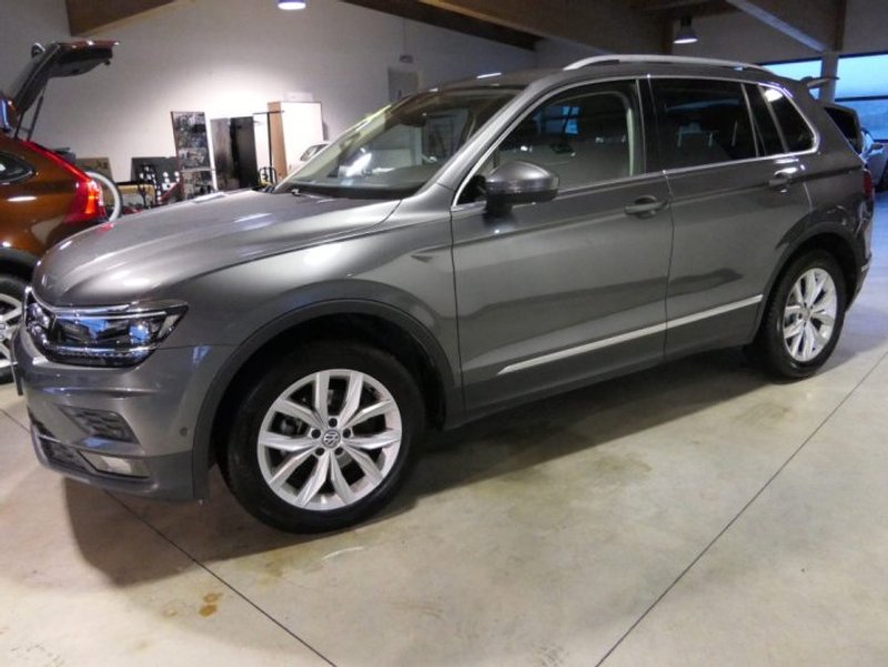 VOLKSWAGEN Tiguan