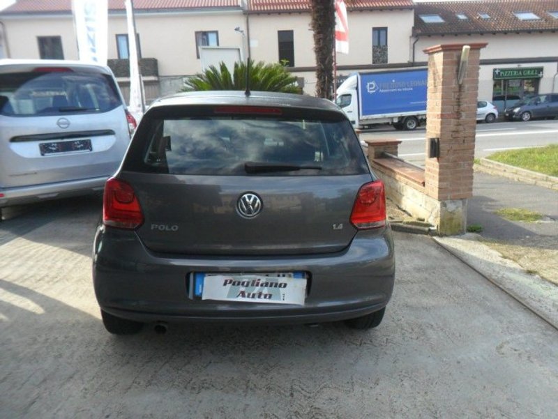 VOLKSWAGEN Polo