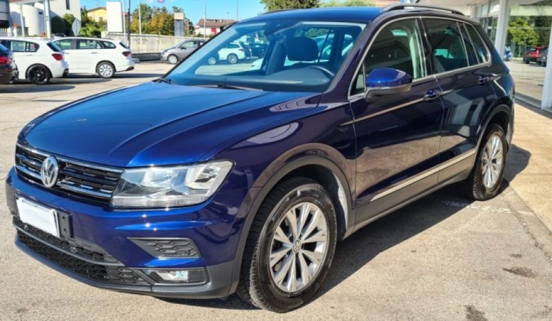 VOLKSWAGEN Tiguan