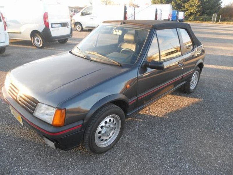 PEUGEOT 205