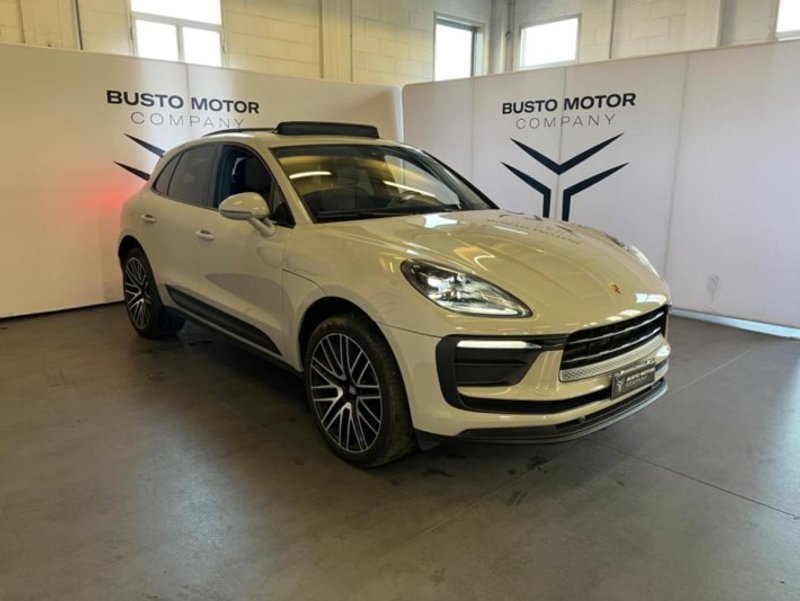 PORSCHE Macan