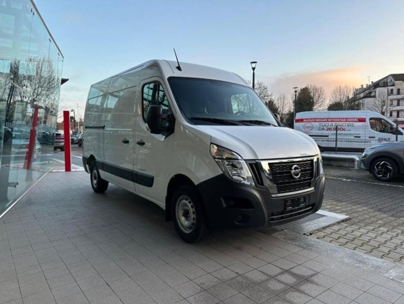 NISSAN Interstar