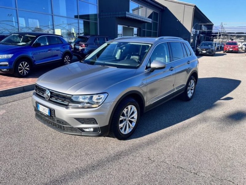 VOLKSWAGEN Tiguan