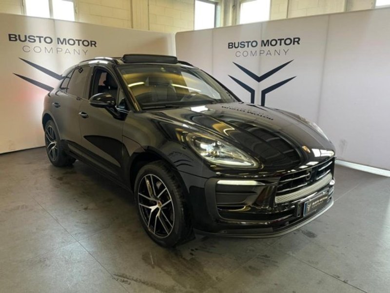 PORSCHE Macan