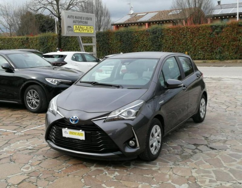 TOYOTA Yaris