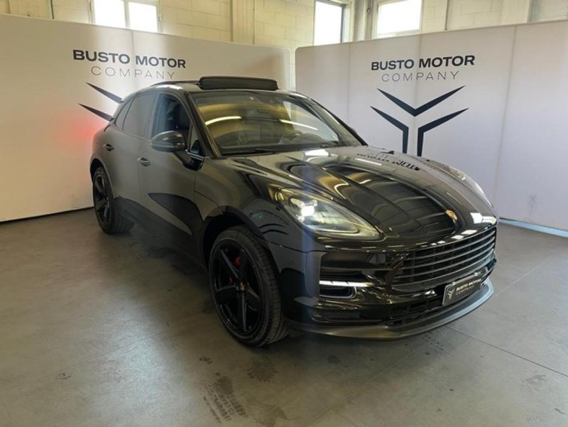 PORSCHE Macan