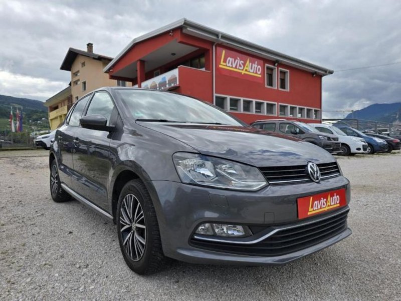 VOLKSWAGEN Polo