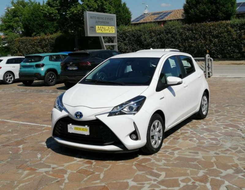 TOYOTA Yaris