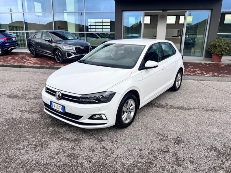 VOLKSWAGEN Polo