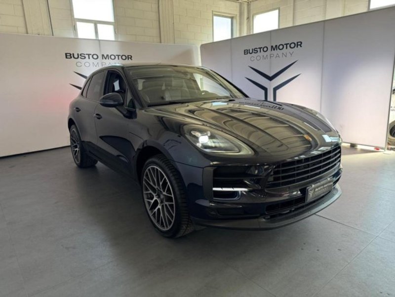 PORSCHE Macan