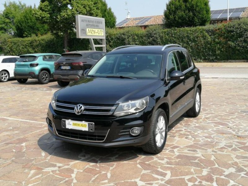 VOLKSWAGEN Tiguan