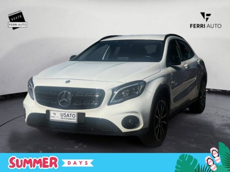 MERCEDES-BENZ Gla 200