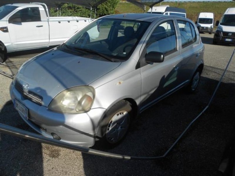 TOYOTA Yaris