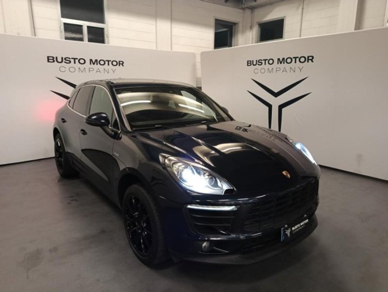 PORSCHE Macan