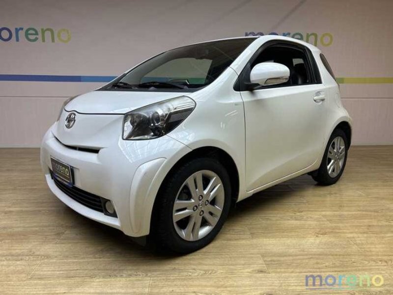 TOYOTA iQ