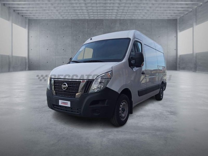 NISSAN Interstar